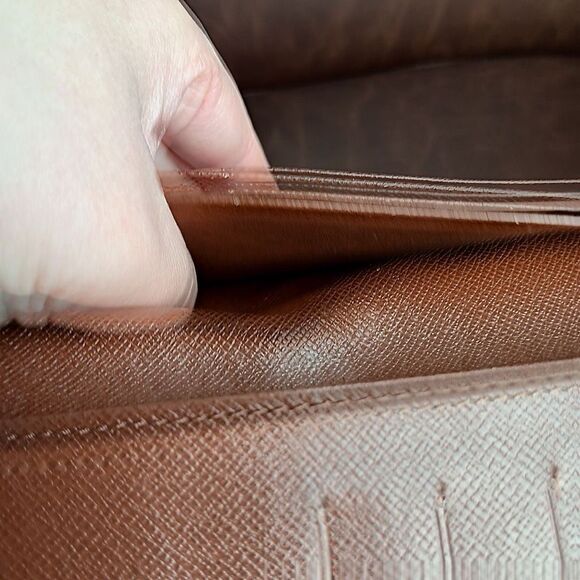 Louis Vuitton Large Size Monogram Cancas Leather Bi-Fold Wallet - Picture 9 of 11